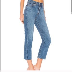 EUC Levi’s wedgie straight jeans 30